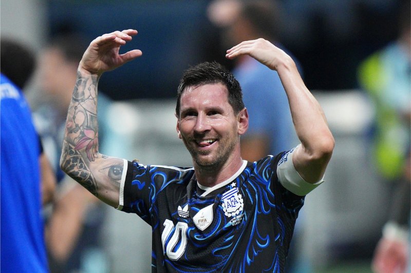 Tây Ban Nha đưa ra chiến lược kèm Messi
